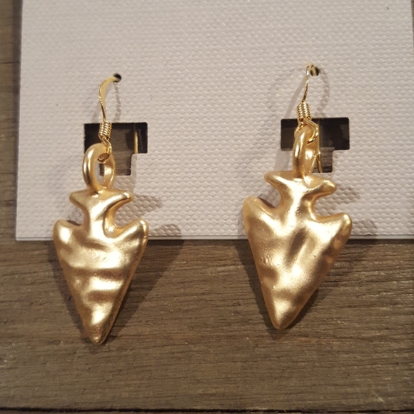 Matte Gold Arrowhead Earrings - Picture 2 of 2